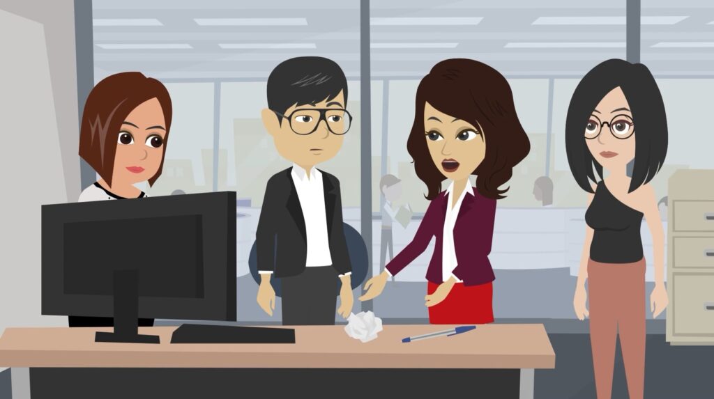 Na animowaném obrazie w biurze stoi czterech ludzi. Trzy kobiety i jeden mężczyzna są przy biurku komputerowym. Kobieta w kostiumie wyraża swoje stanowisko i zdanie w asertywny sposób w kierunku mężczyzny. Pozostałe dwie kobiety stoją i słuchają.